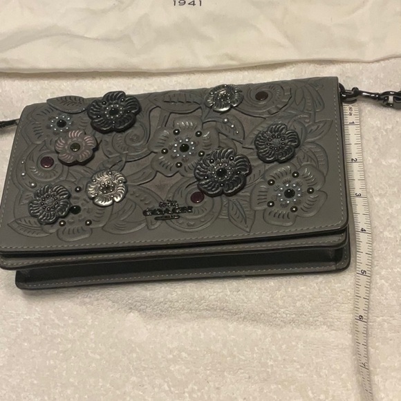 Coach crossbody with tea rose tooling, new never carried - Picture 6 of 14